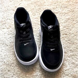 Brand new black AF1s